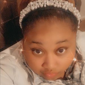 Meet your Posher, Aneitra